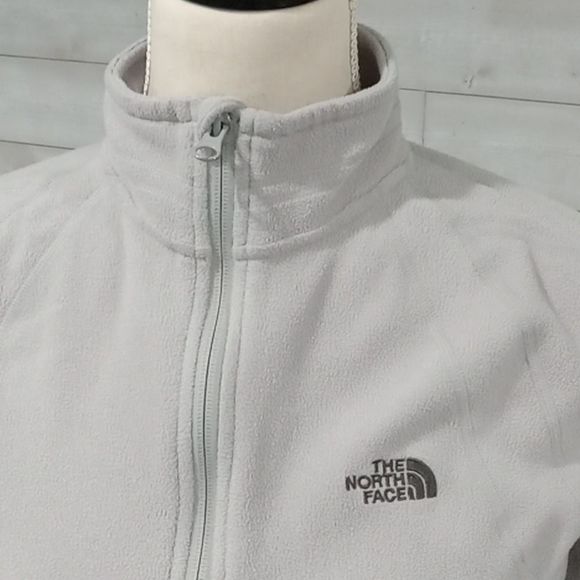 The North Face Gray zip up jacket with 2 front open pockets size Small. - Picture 2 of 4